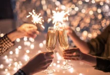 100 New Year’s Eve messages for family, boyfriend, friends, bosses